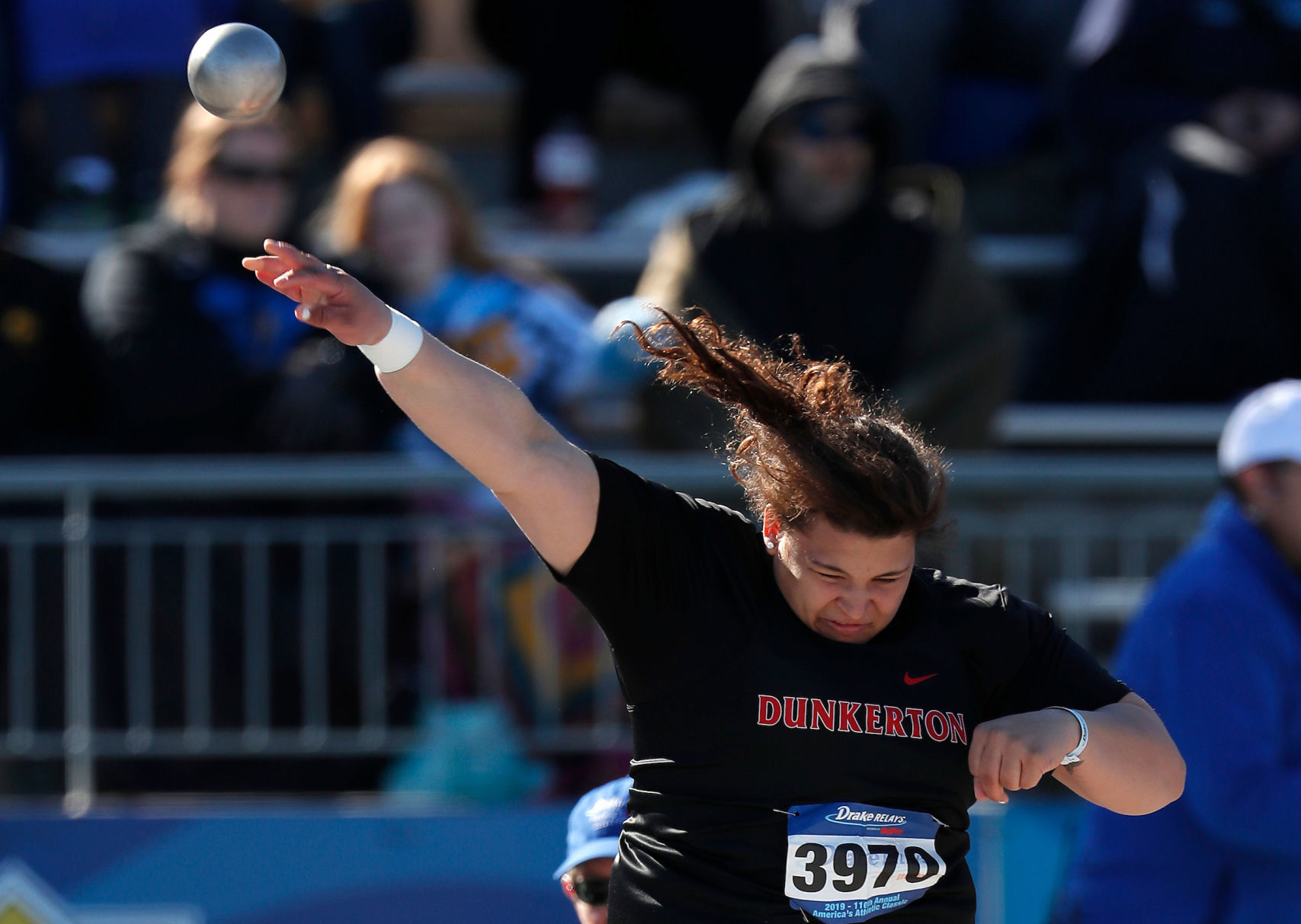 042518mp-DrakeRelays-girls-shot-5
